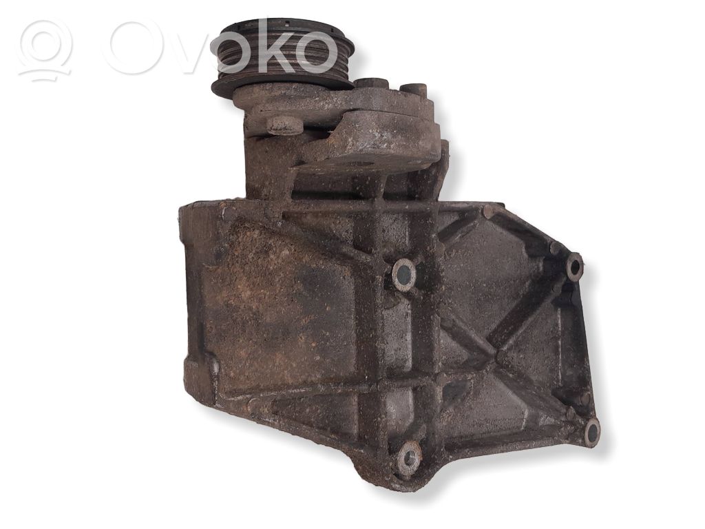 Volkswagen PASSAT B5 Engine mounting bracket 