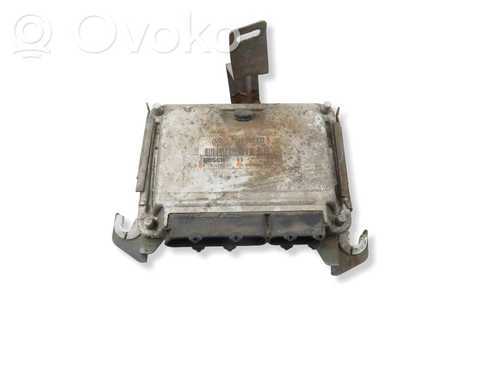 Volkswagen Polo III 6N 6N2 6NF Variklio valdymo blokas 