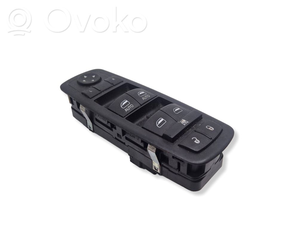 Electric window control switch   68262253AA