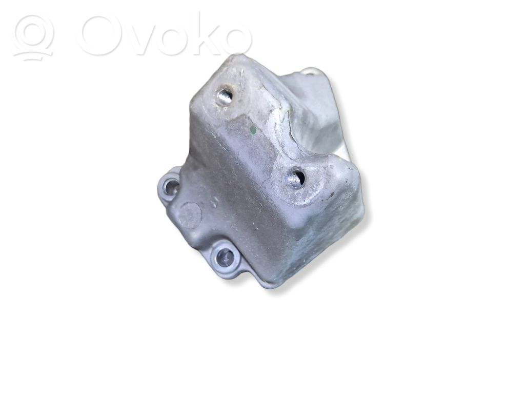 Dodge Challenger Engine mounting bracket 