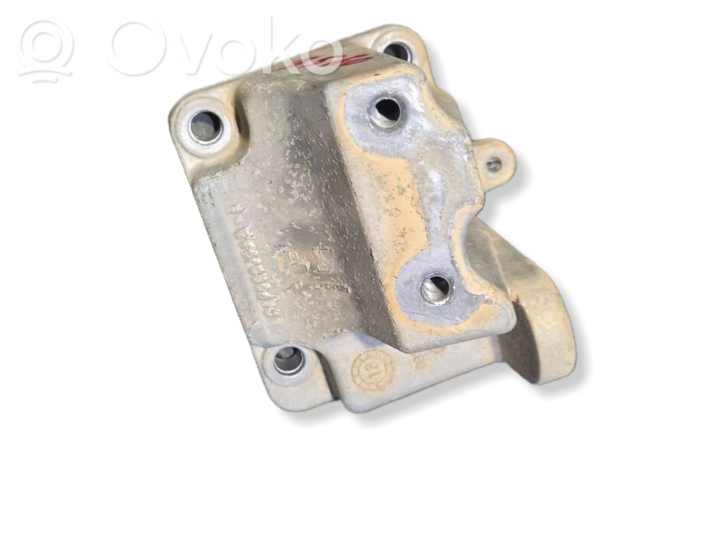 Dodge Challenger Engine mounting bracket 