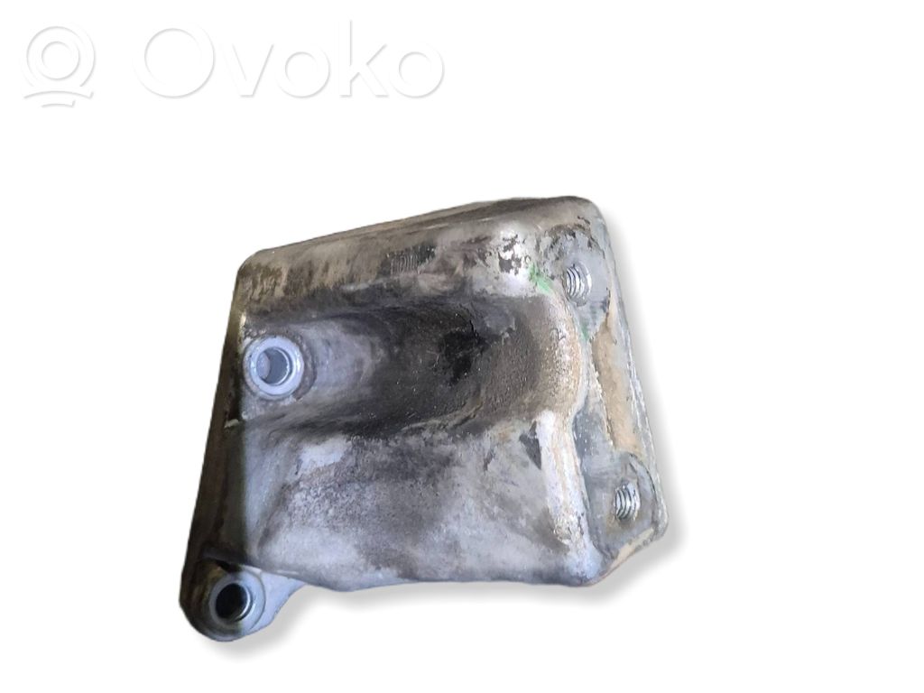 Dodge Challenger Engine mounting bracket 