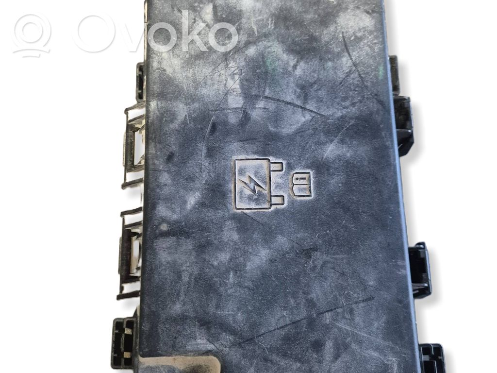 Fuse module   68137440AC