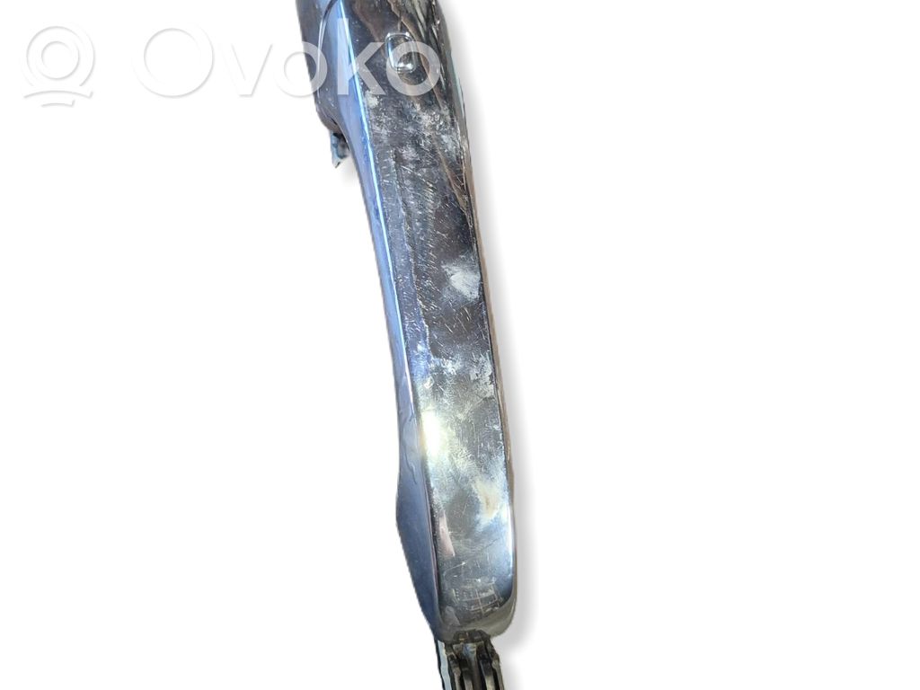 Manecilla externa puerta delantera