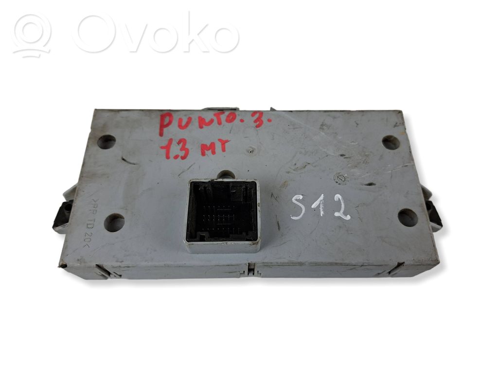 Fiat Punto (188) Juego de caja de fusibles 