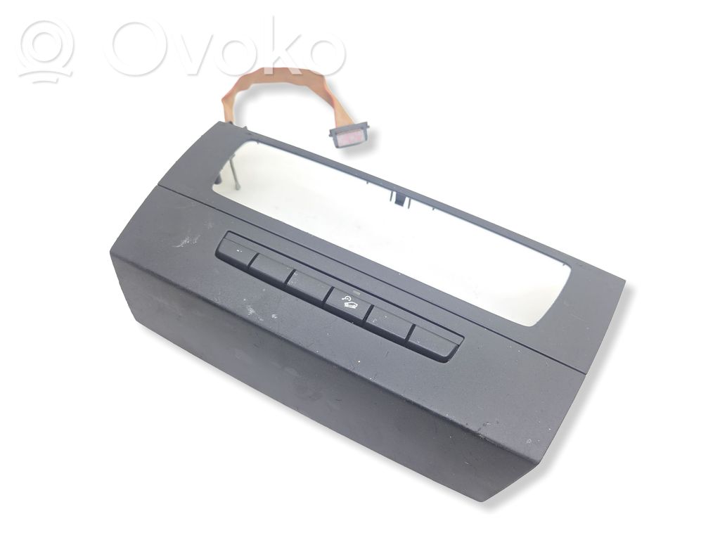 Dashboard lower bottom trim panel   108229,51459120979,069899