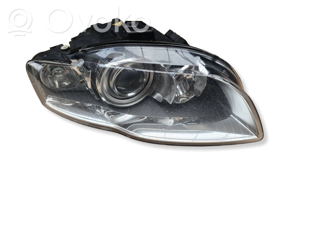 Audi A4 S4 B7 8E 8H Lampa przednia 