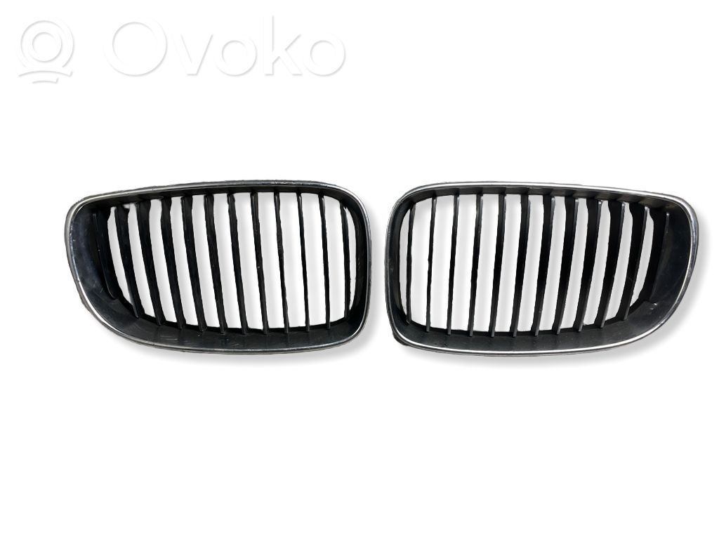 BMW 1 E81 E87 Maskownica / Grill / Atrapa górna chłodnicy 