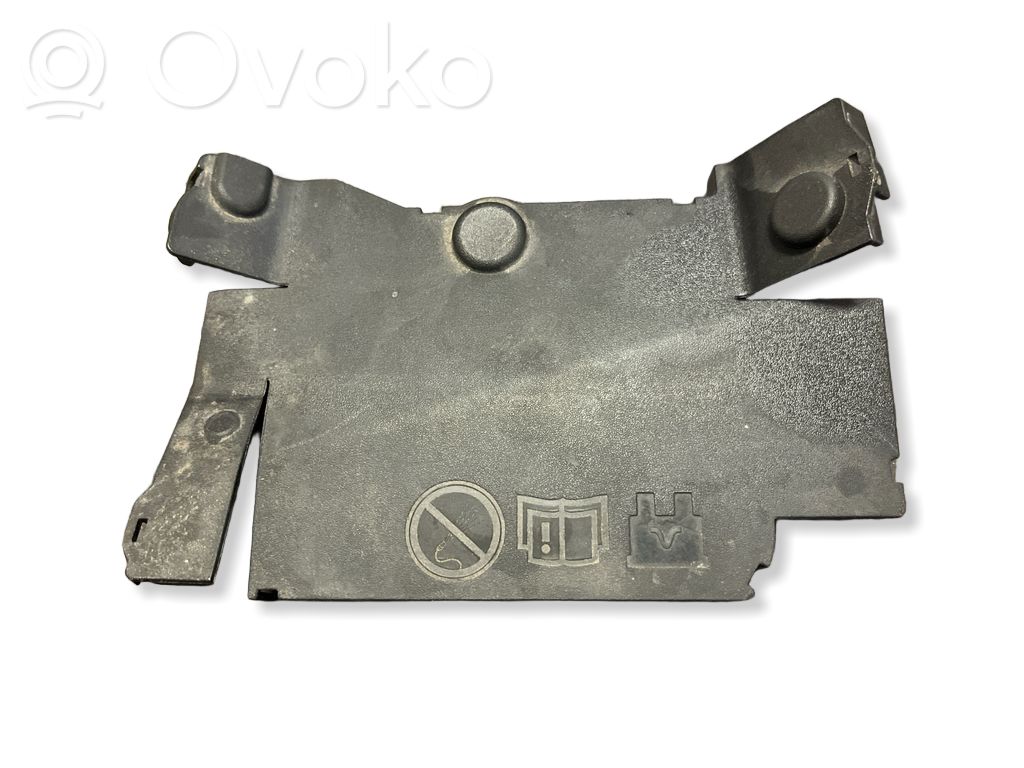 Volvo V40 Cross country Fuse box cover 