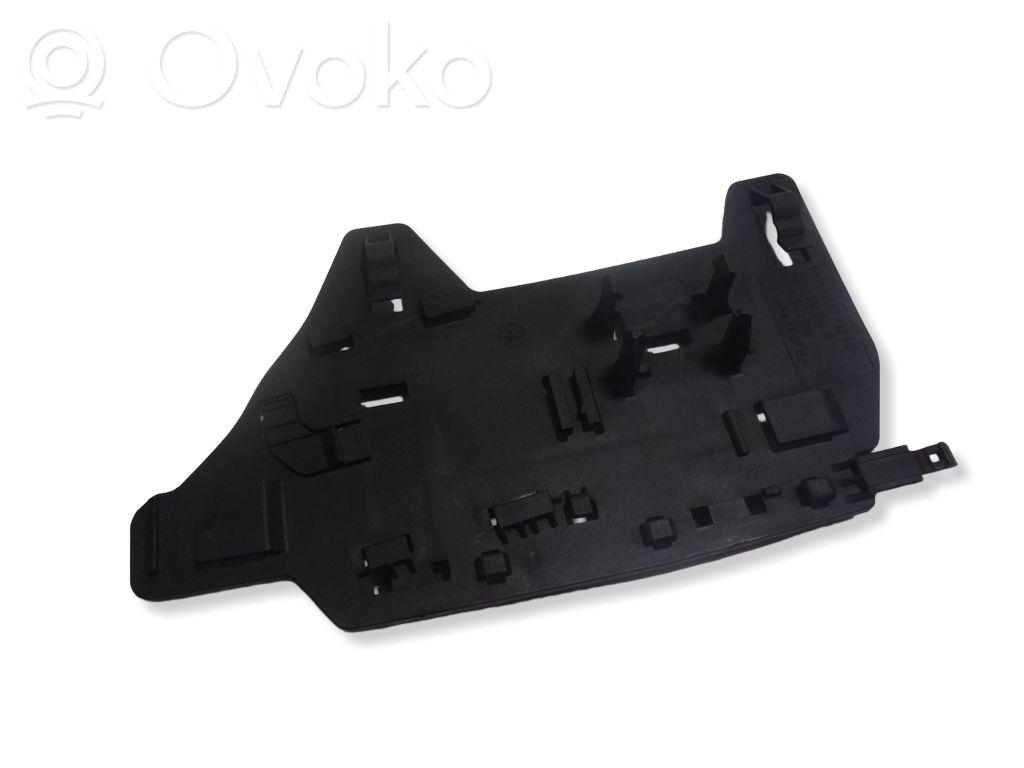 Muu moottoritilan osa   7793417