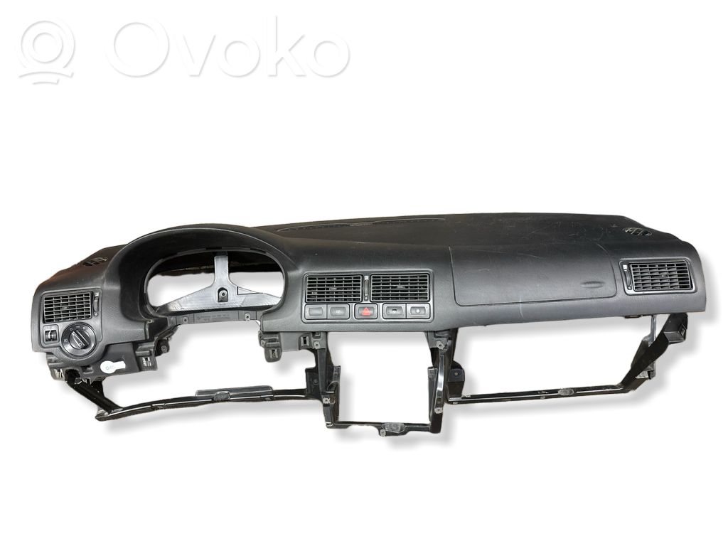 Volkswagen Golf IV Panelė 