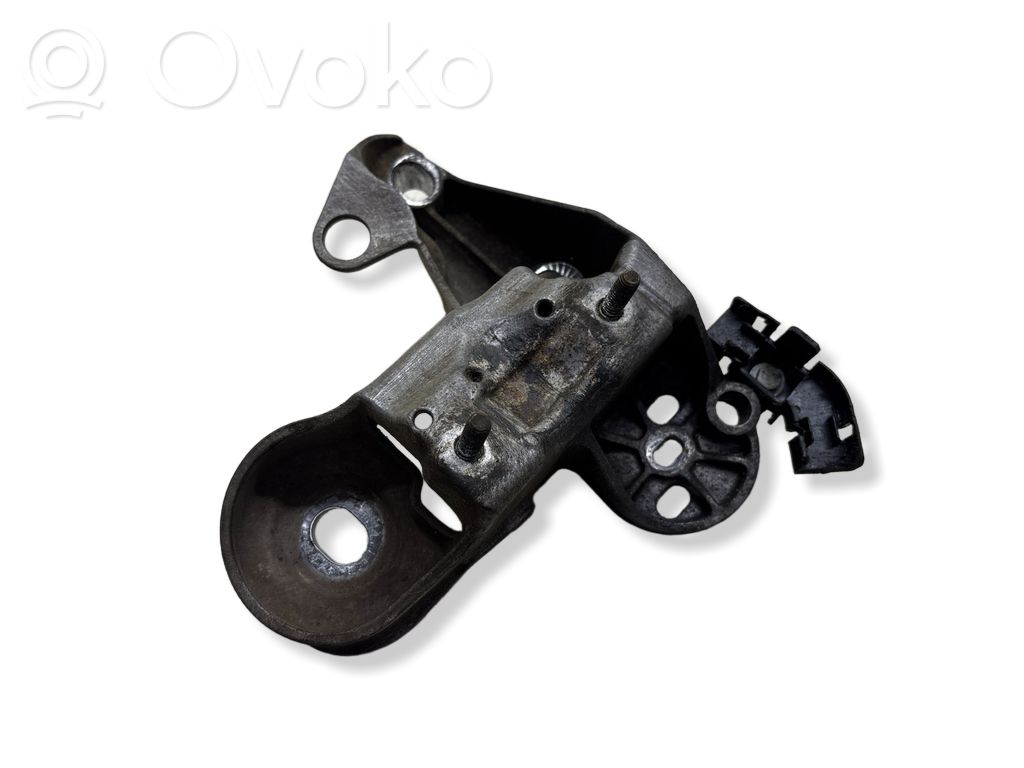 Audi A4 S4 B7 8E 8H Engine mounting bracket 
