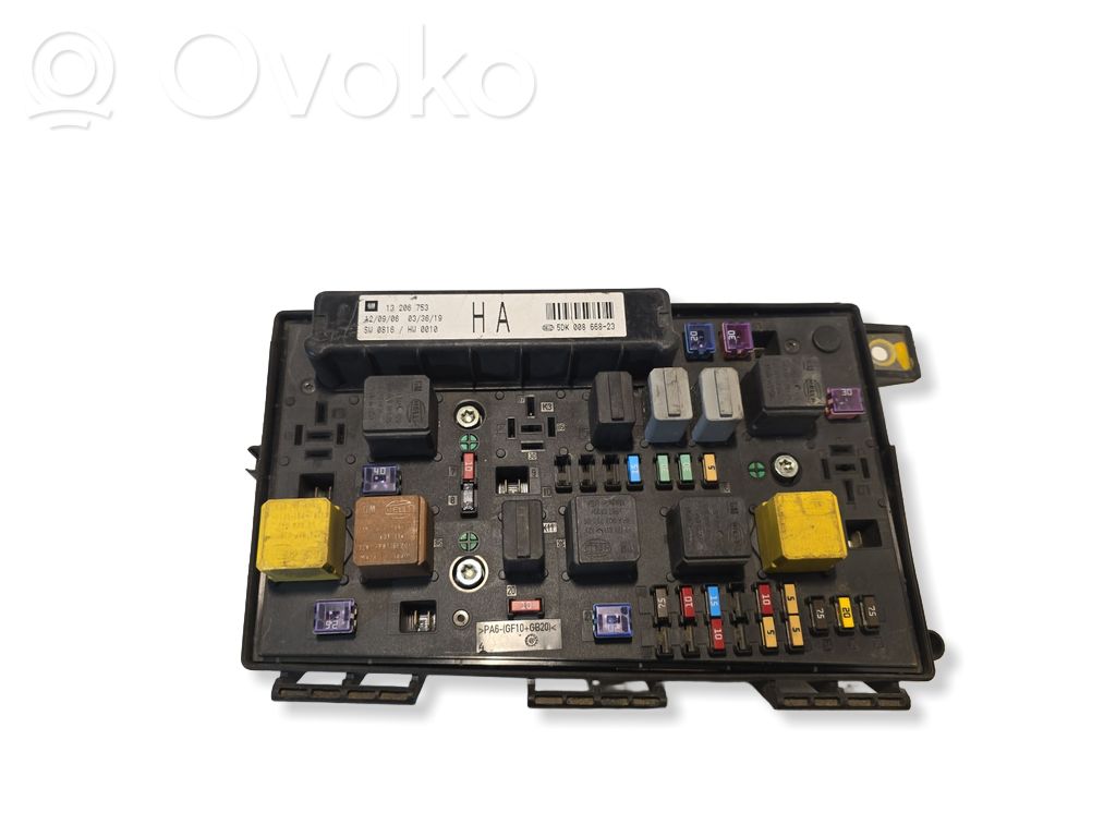Opel Astra H Fuse module 