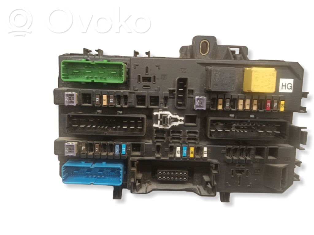 Opel Zafira B Fuse module 