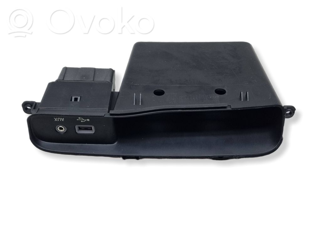 Chrysler Pacifica USB socket connector 