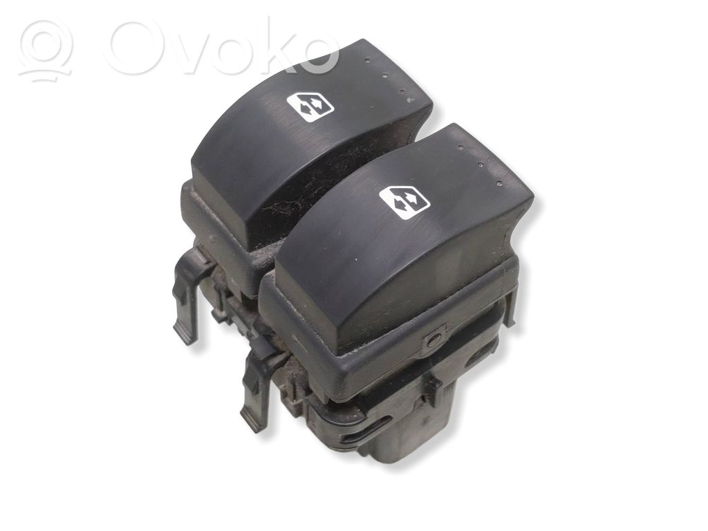 Opel Vivaro Electric window control switch 