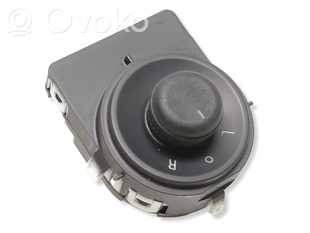 Opel Mokka X Wing mirror switch 