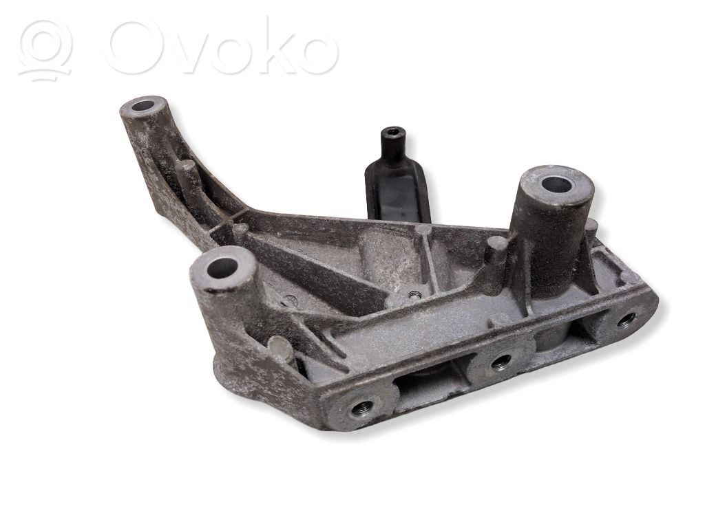 Opel Insignia B Engine mounting bracket 