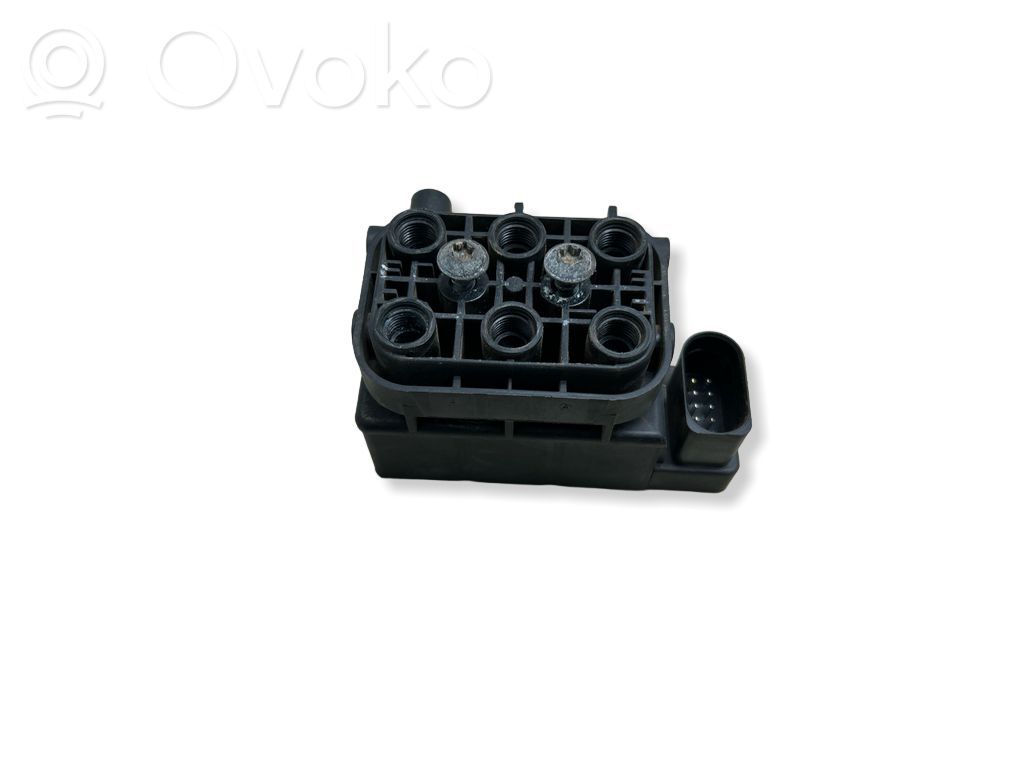 Rozdzielacz / Blok zaworowy zawieszenia pneumatycznego osi tylnej   15152400272,958698014A,95835890300