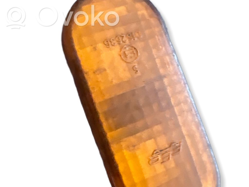 Volkswagen Polo III 6N 6N2 6NF Kierunkowskaz błotnika przedniego 