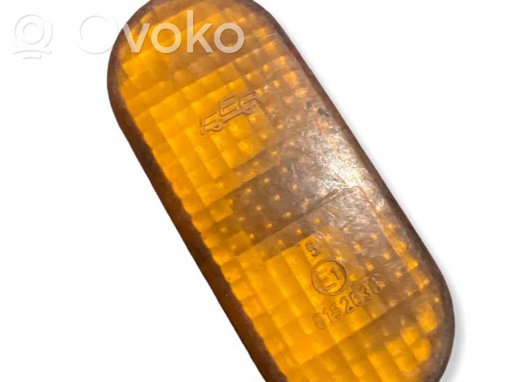 Volkswagen Polo III 6N 6N2 6NF Kierunkowskaz błotnika przedniego 