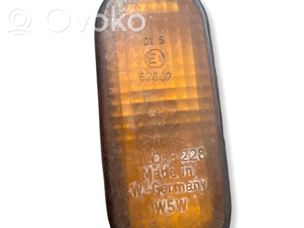 Volkswagen Polo III 6N 6N2 6NF Kierunkowskaz błotnika przedniego 