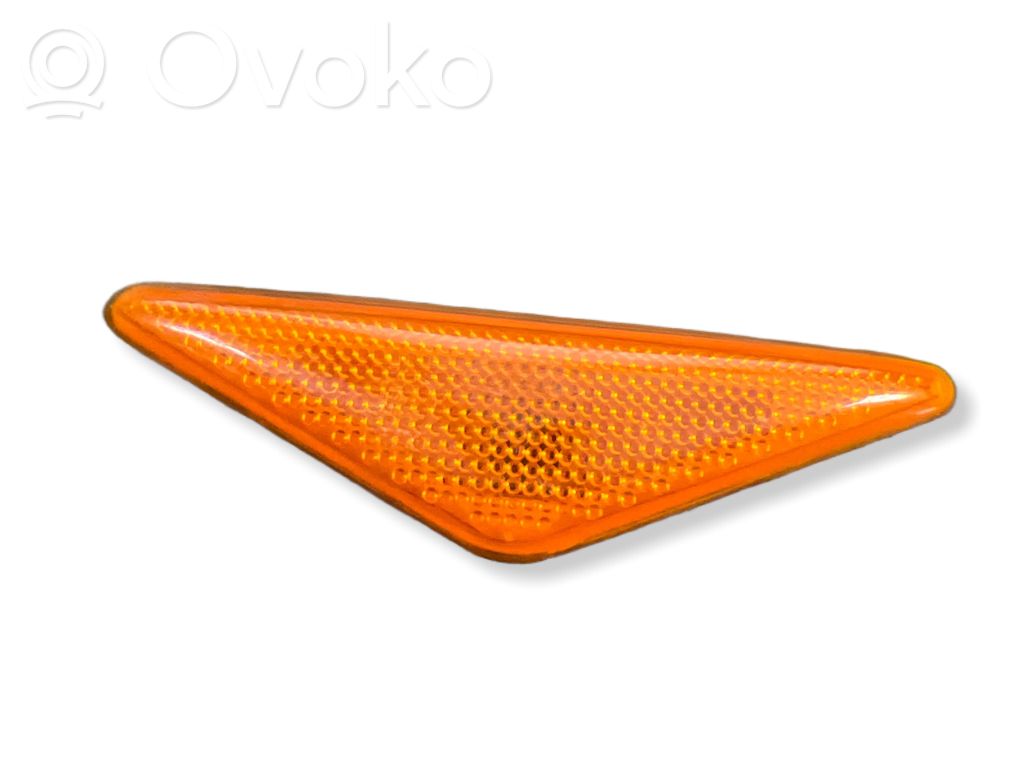 Ford Focus Front fender indicator light 