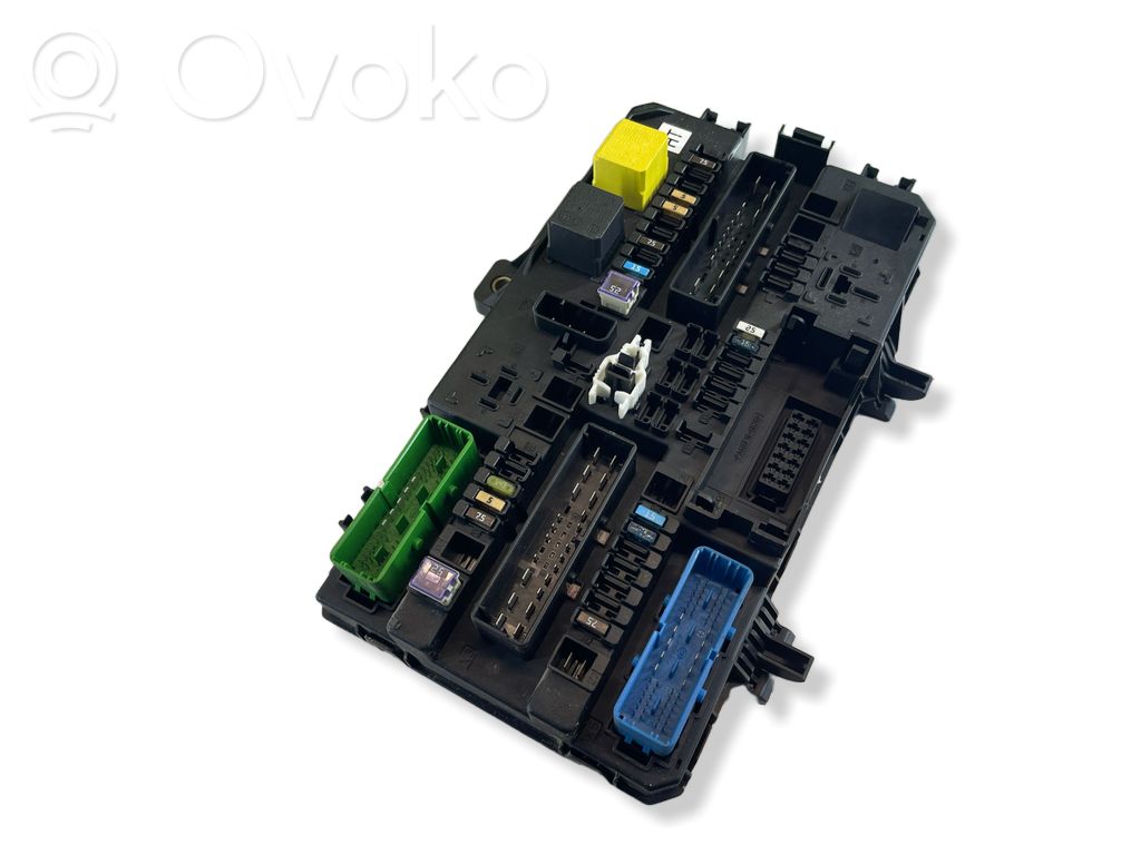 Opel Astra H Fuse module 