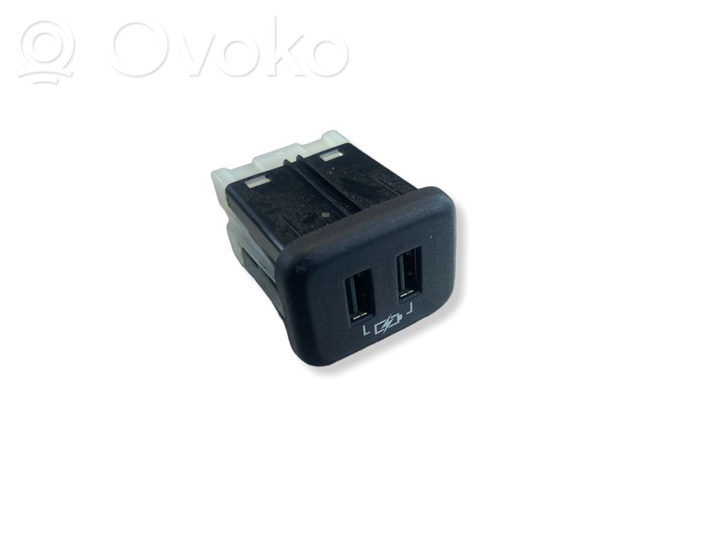Opel Insignia B USB socket connector 
