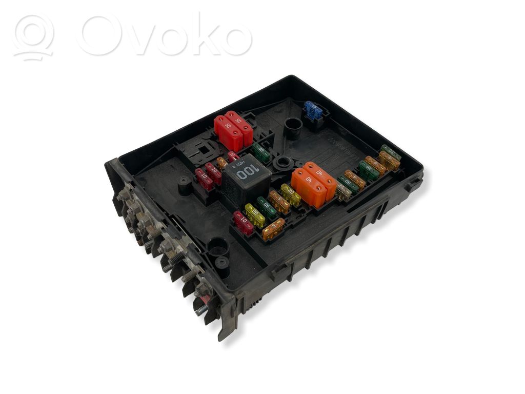 Volkswagen Tiguan Fuse module 