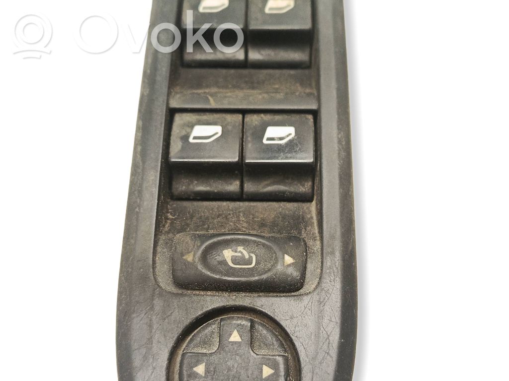 Electric window control switch   96599975XT,F42682,30170121