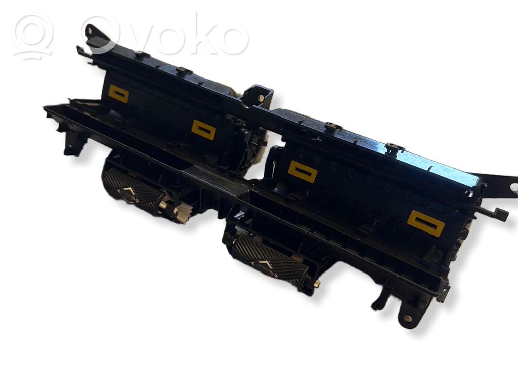 Dysze / Kratki środkowego nawiewu deski rozdzielczej   5A62747,1319700006
