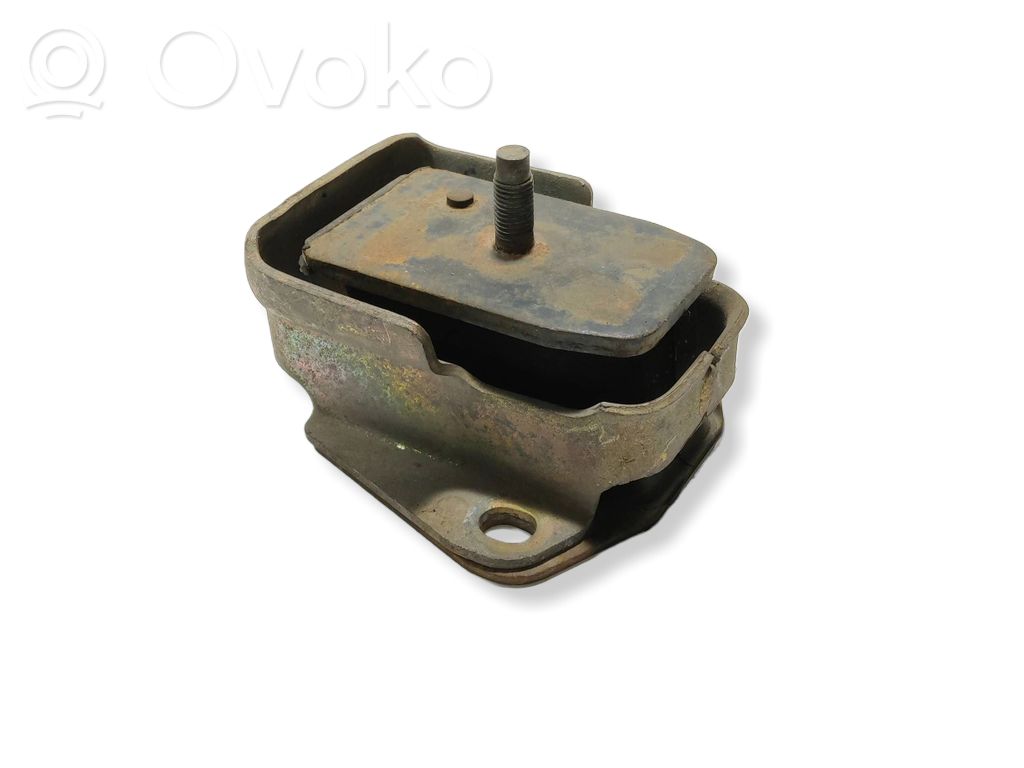 Mitsubishi Pajero Sport I Engine mount bracket 
