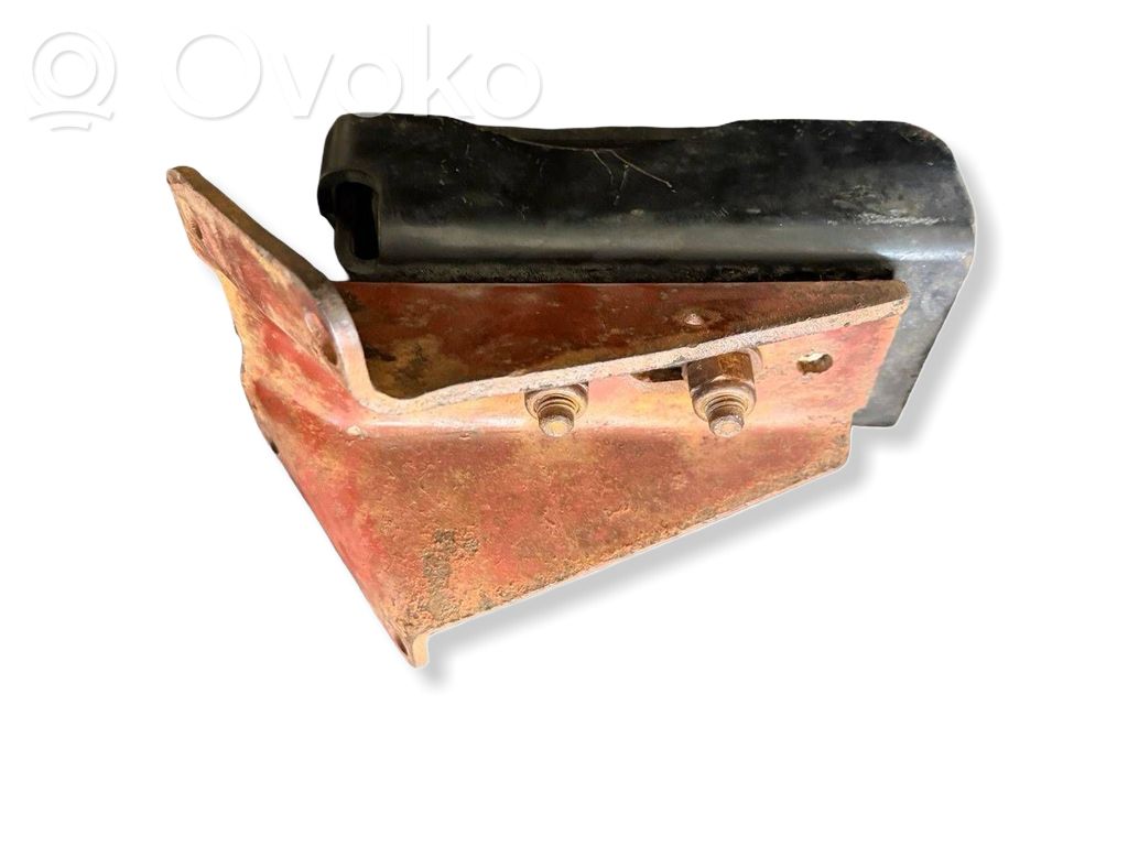 Engine mount bracket   7421005S1