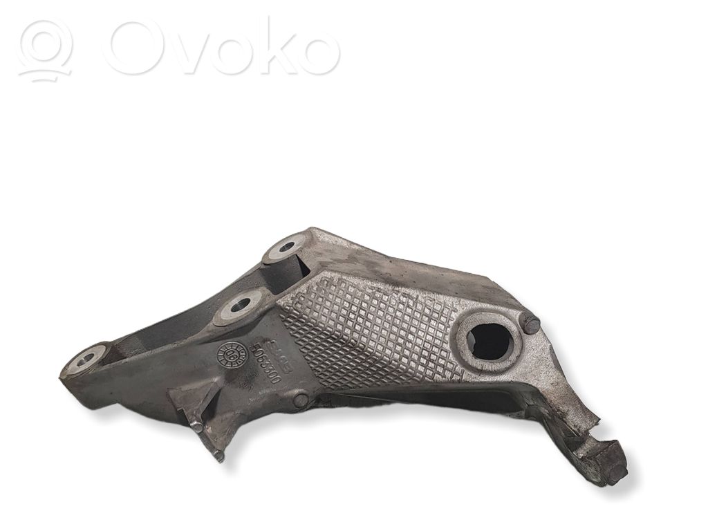 Saab 9-5 Engine mounting bracket 