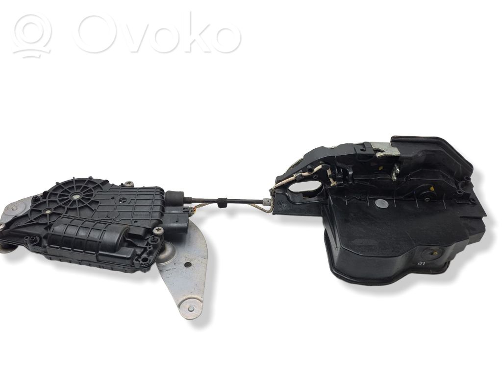 BMW 5 E60 E61 Aizmugurē slēdzene 