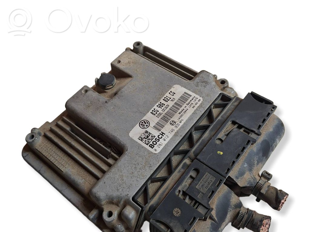 Volkswagen Touran I Engine control unit/module 