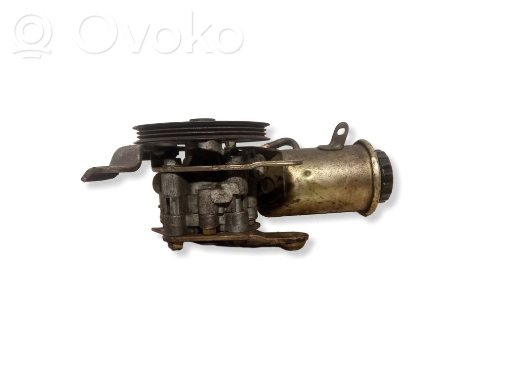 Toyota Yaris Ohjaustehostimen pumppu 