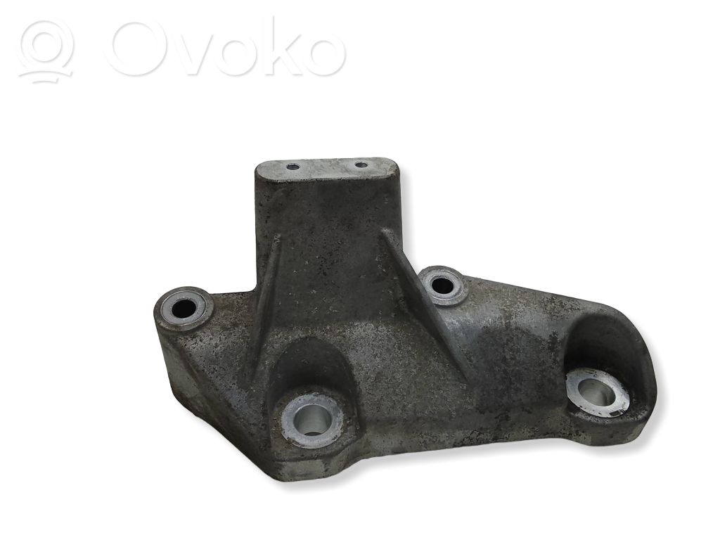 Volvo XC40 Engine mounting bracket 