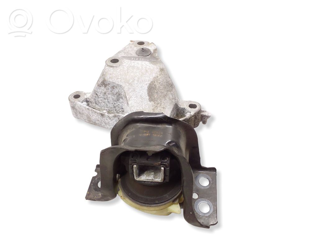 Renault Captur Engine mount bracket 
