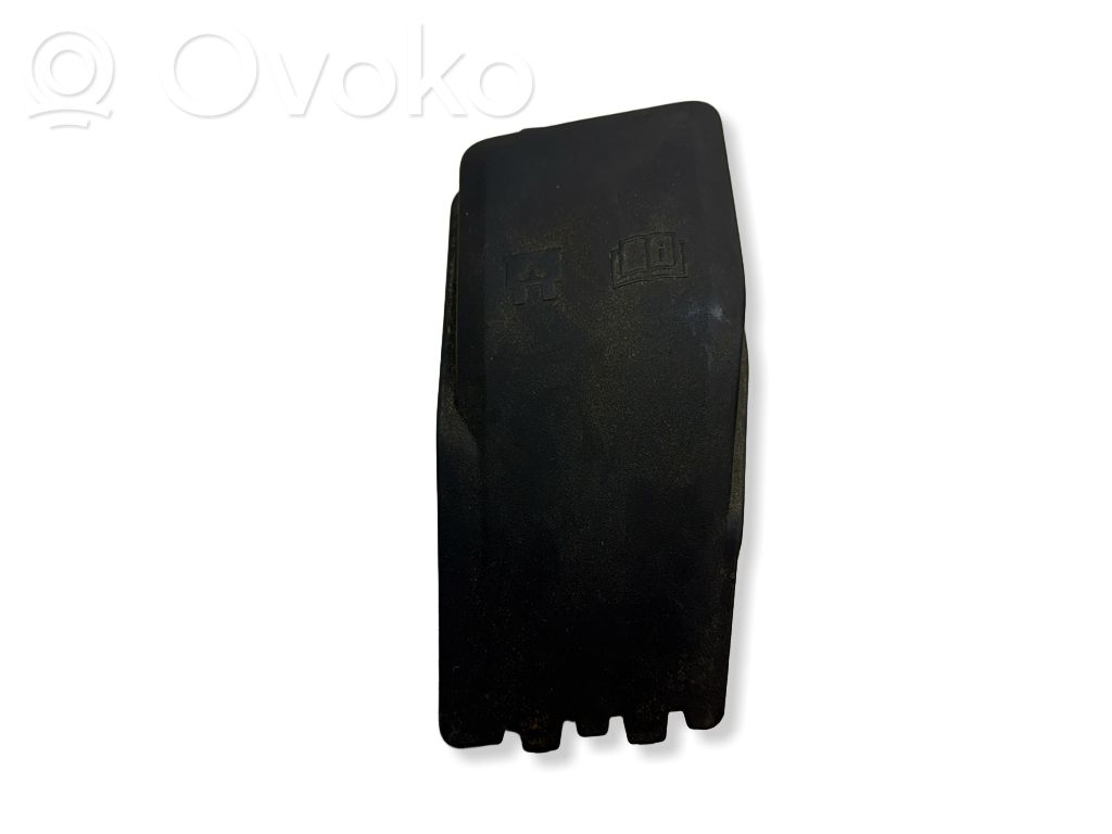 Volvo V70 Tapa de caja de fusibles 