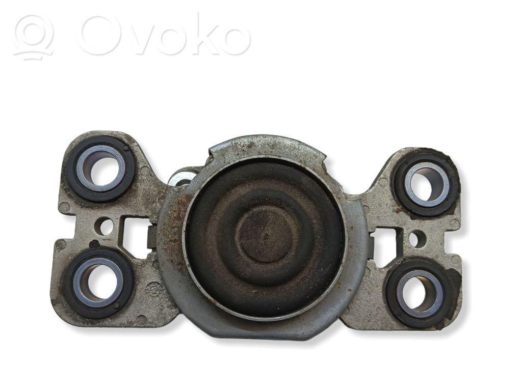 Volvo V60 Engine mount bracket 