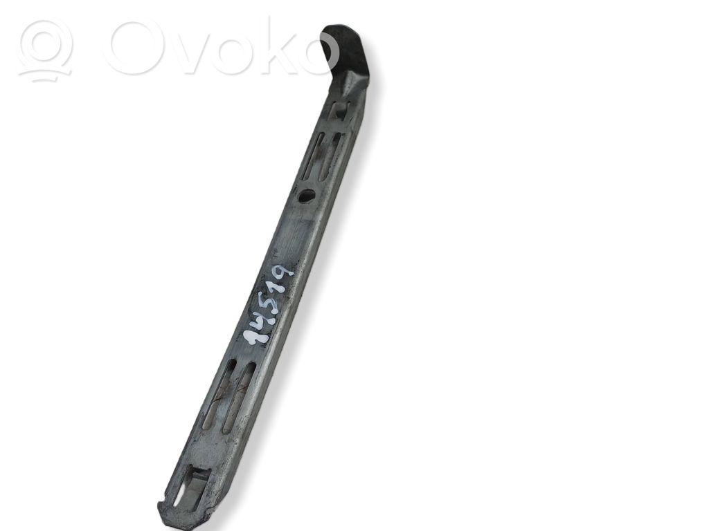 Volvo XC90 Headlight/headlamp mounting bracket 