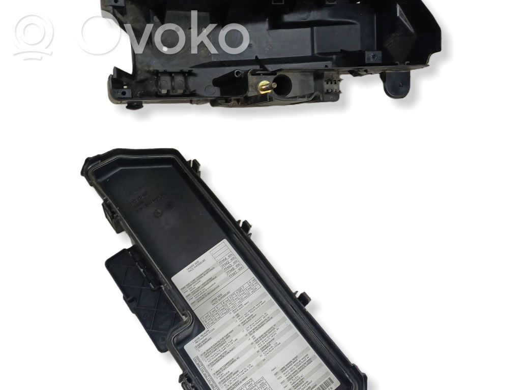 Volvo XC90 Dangtelis saugiklių dėžės 