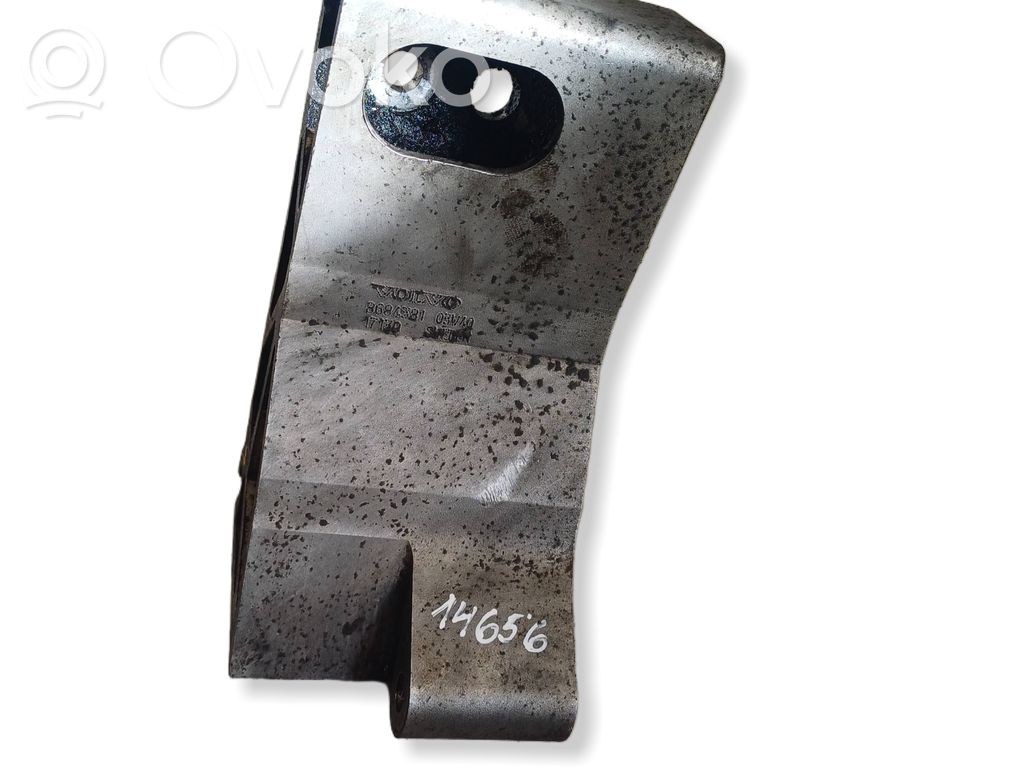 Volvo XC90 Engine mounting bracket 