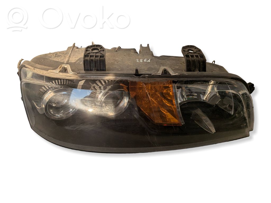 Fiat Punto (188) Lampa przednia 