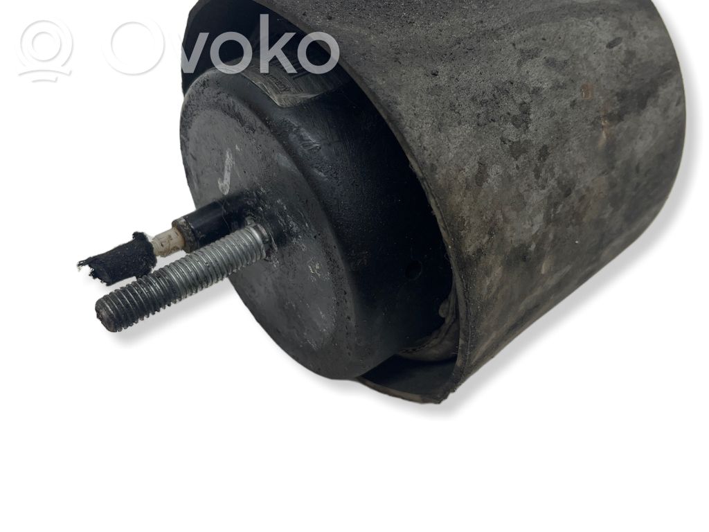 Volkswagen Phaeton Engine mount bracket 