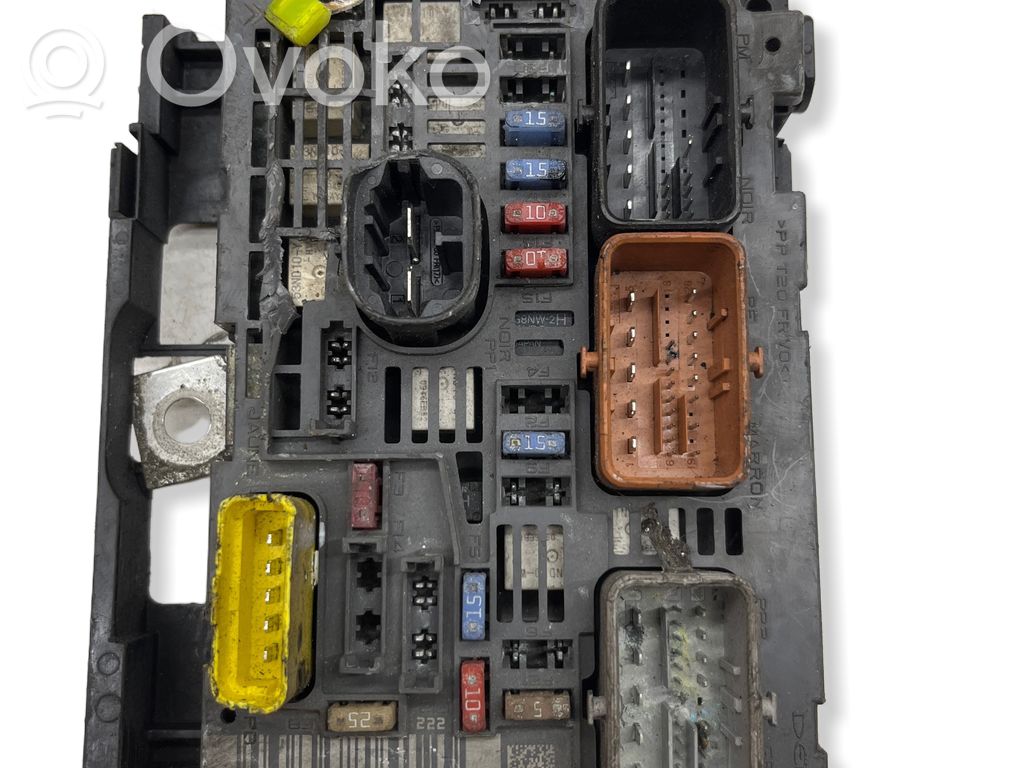 Peugeot 308 Fuse module 