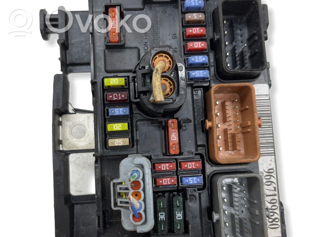 Peugeot 208 I Módulo de fusible 