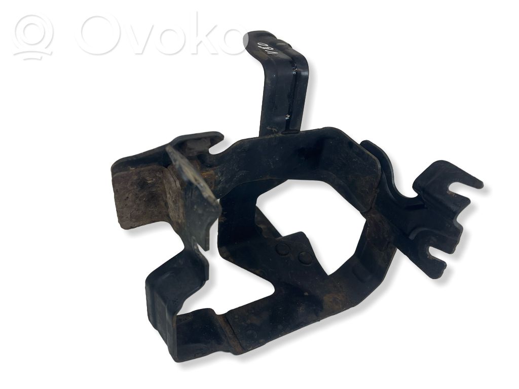 Volvo V60 Power steering pump mounting bracket 